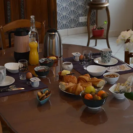 Nocleg ze śniadaniem Chambre Sur Un Jardin Fleuri