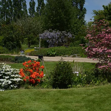 Chambre Sur Un Jardin Fleuri